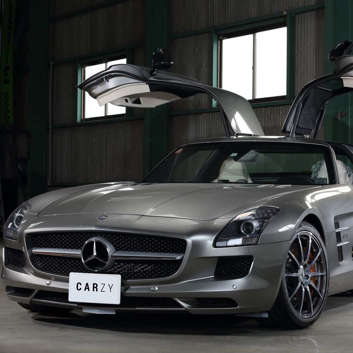 Mercedes Benz / SLS-AMG